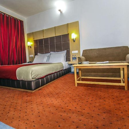 Holiday Plaza Hotel Srīnagar Екстериор снимка