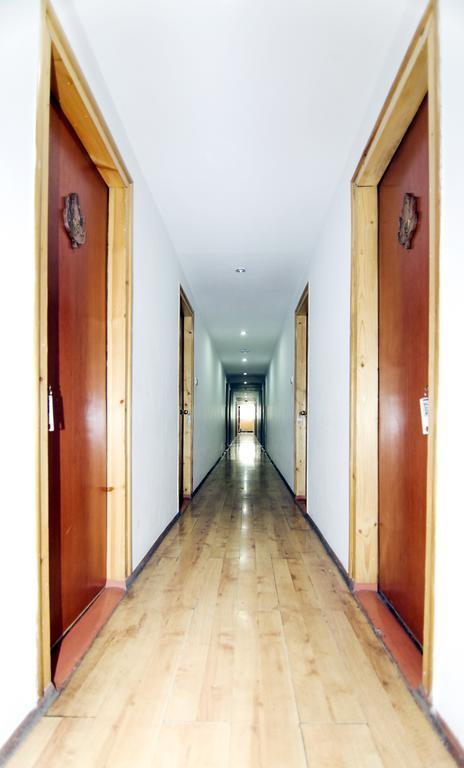 Holiday Plaza Hotel Srīnagar Екстериор снимка
