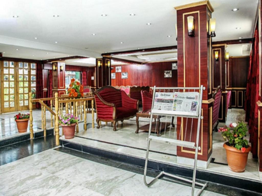 Holiday Plaza Hotel Srīnagar Екстериор снимка