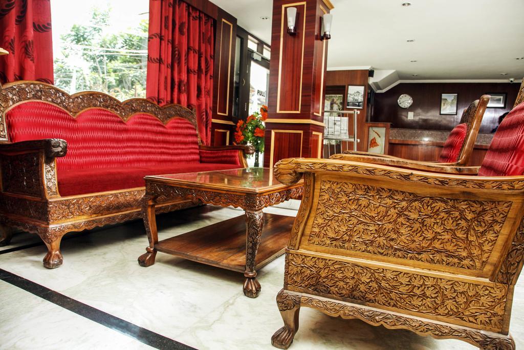 Holiday Plaza Hotel Srīnagar Екстериор снимка