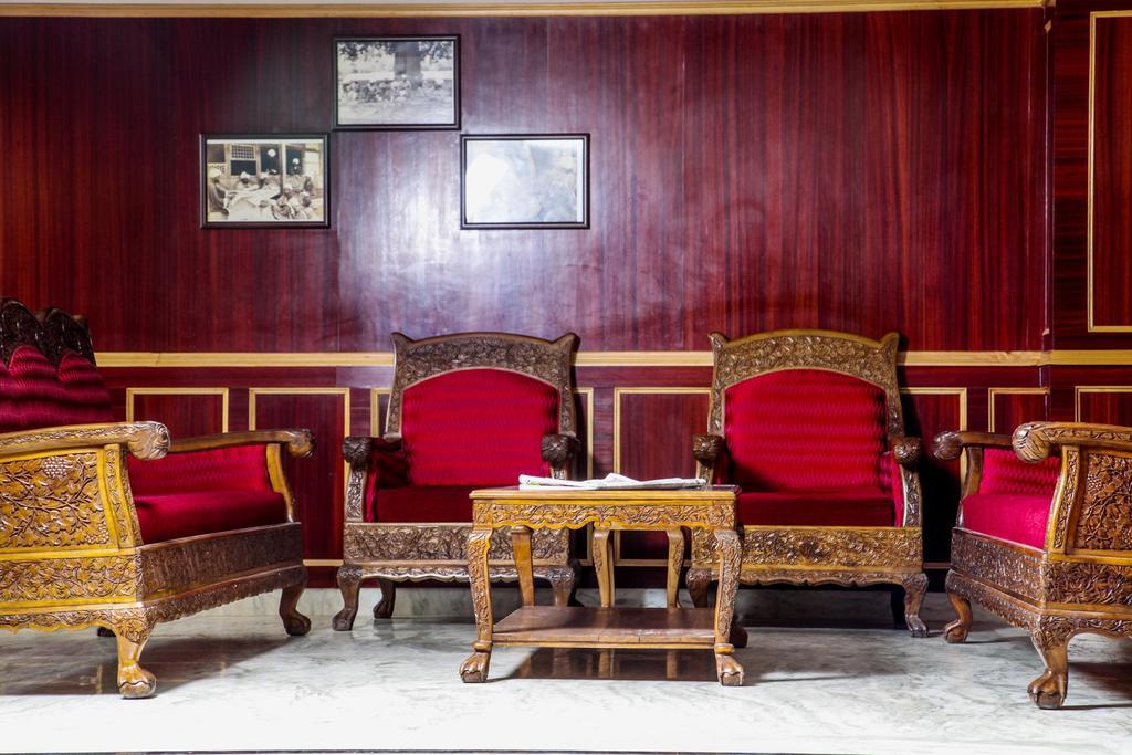 Holiday Plaza Hotel Srīnagar Екстериор снимка