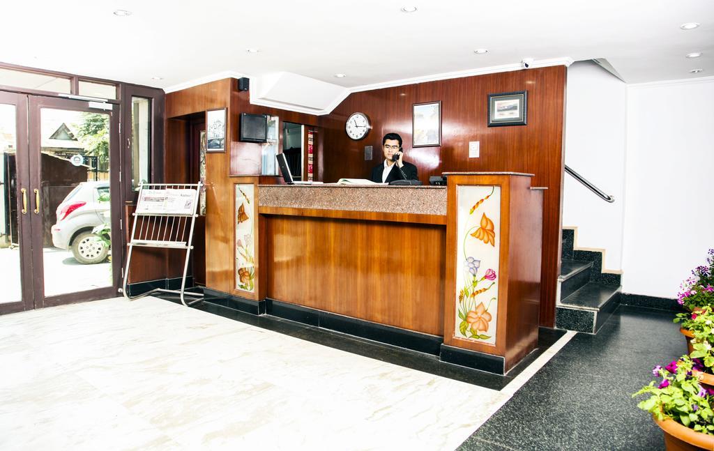 Holiday Plaza Hotel Srīnagar Екстериор снимка
