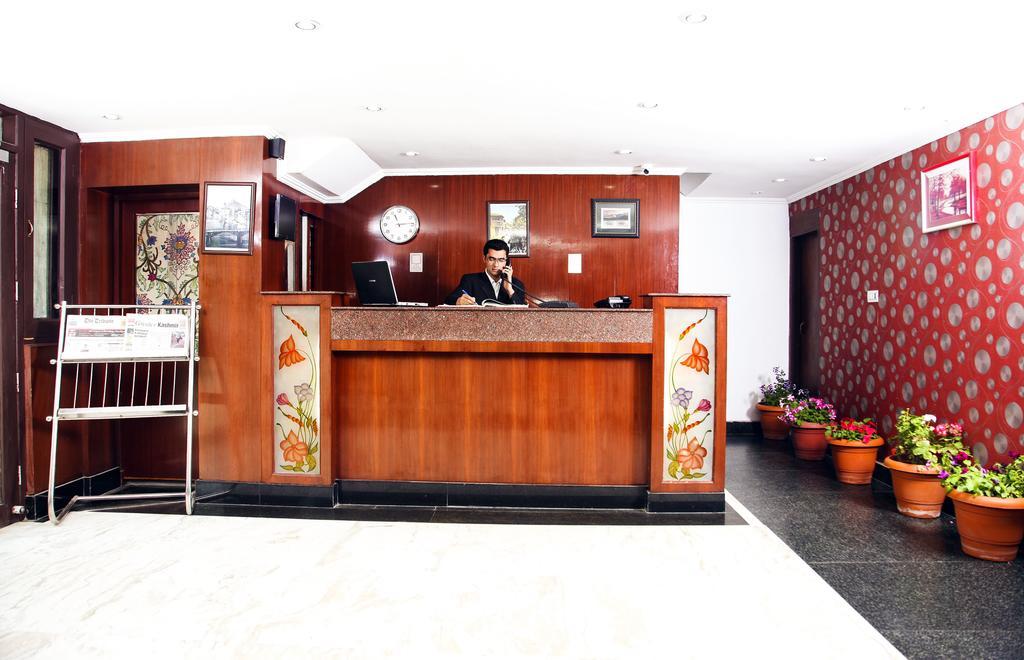 Holiday Plaza Hotel Srīnagar Екстериор снимка