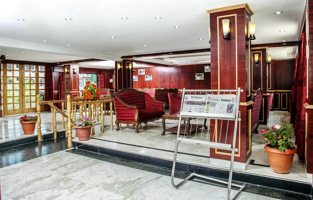 Holiday Plaza Hotel Srīnagar Екстериор снимка