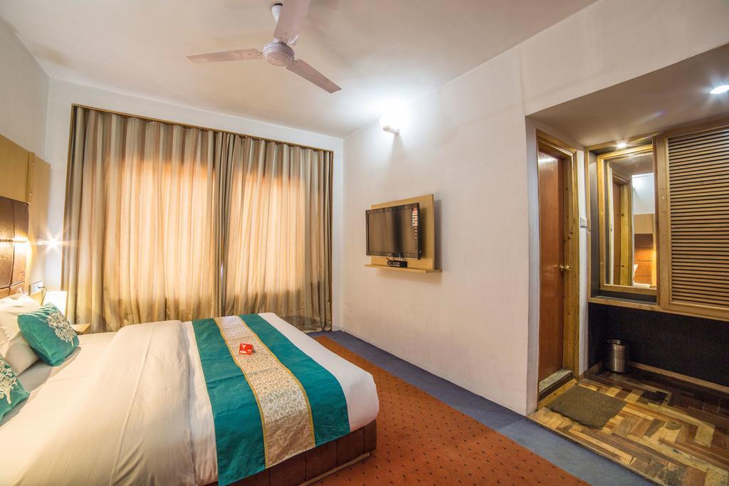 Holiday Plaza Hotel Srīnagar Екстериор снимка